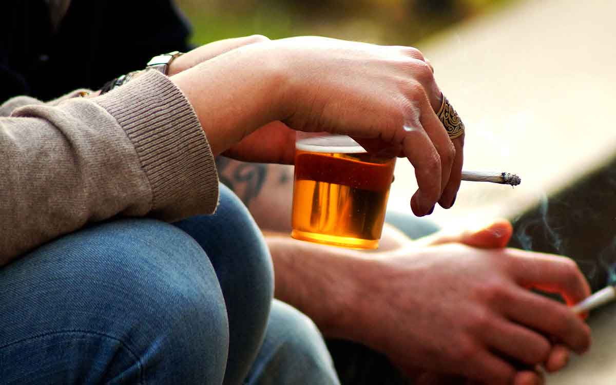 Smoking And Drinking | ధూమ‌పానం, మ‌ద్య‌పానం క‌లిపి చేస్తే ఆరోగ్యానికి ఎంతో న‌ష్టం.. ఏం జరుగుతుందంటే..?