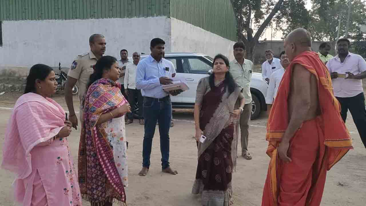 Bhimadevarapalli | అధికారుల పనితీరుపై కలెక్టర్ అసంతృప్తి.. రెండు రోజుల్లో పనులు పూర్తి చేయాలని ఆదేశం