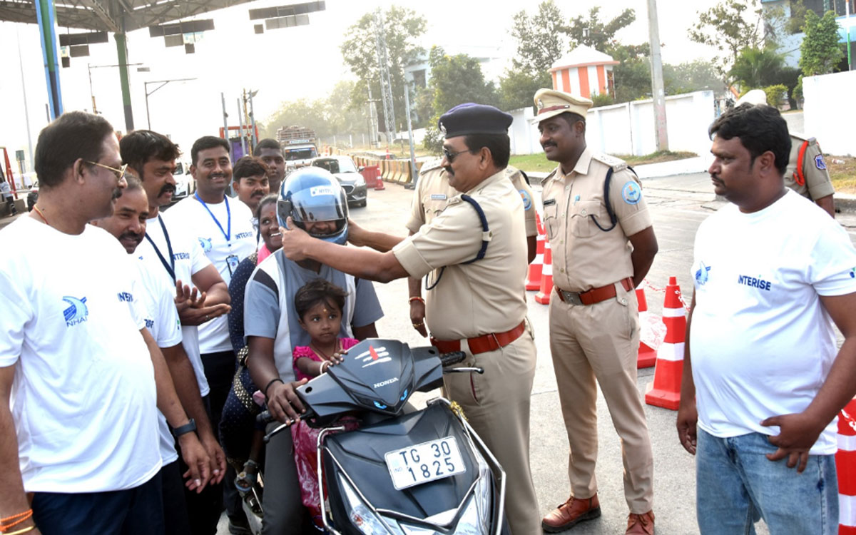 Bibinagar : 'రోడ్డు భద్రతపై సమాజాన్ని జాగృతం చేయాలి'