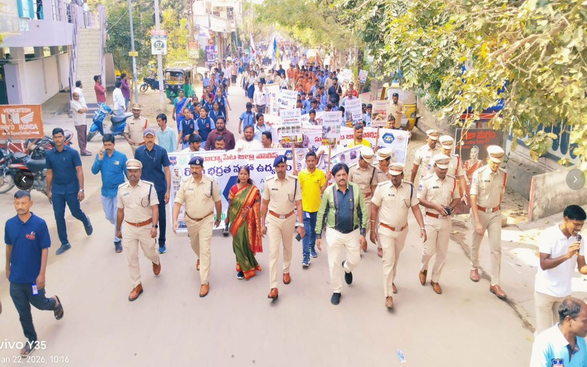 Suryapet : రోడ్డు భ‌ద్ర‌త‌పై సూర్యాపేట‌లో భారీ అవ‌గాహ‌న ర్యాలీ