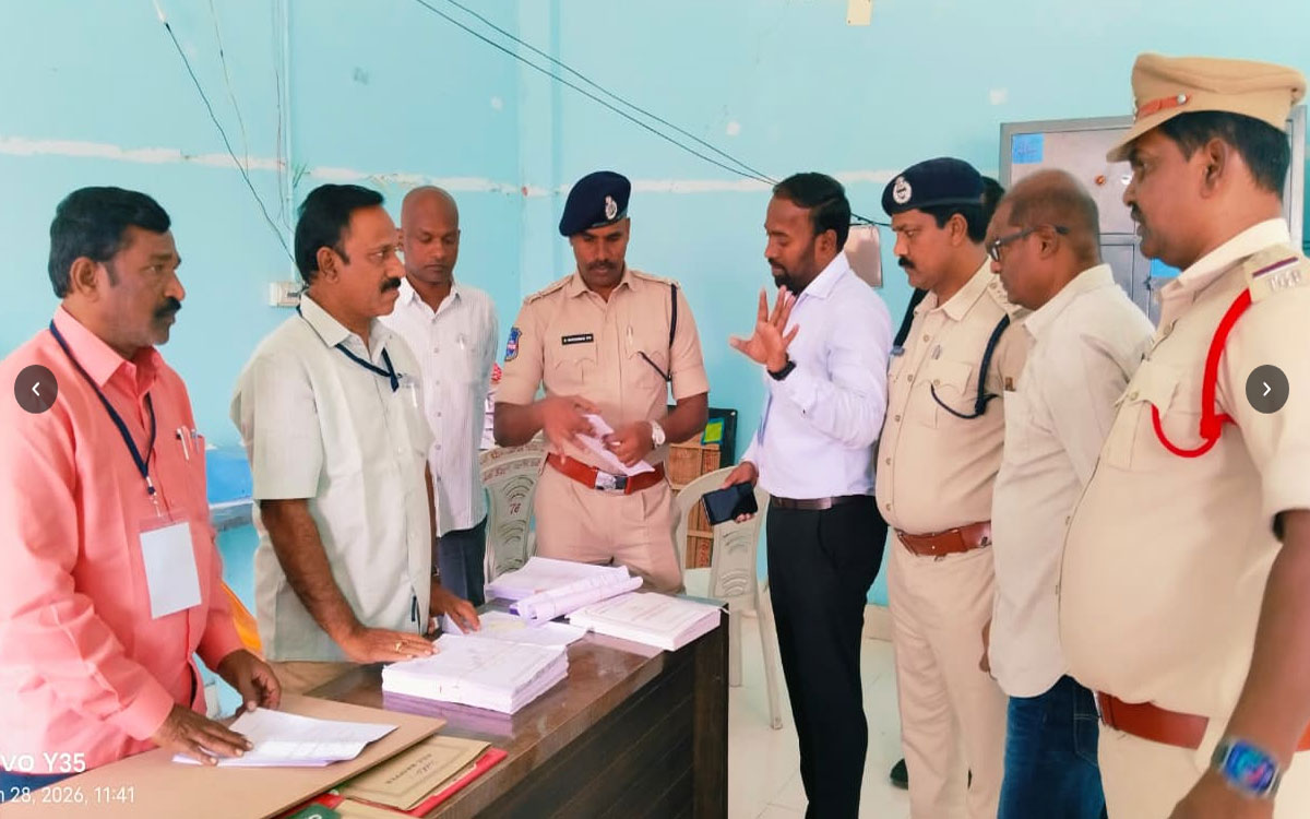 Suryapet Town : ఎన్నికల నియమావళిని పటిష్టంగా అమలు చేస్తాం : ఎస్పీ న‌ర‌సింహ‌