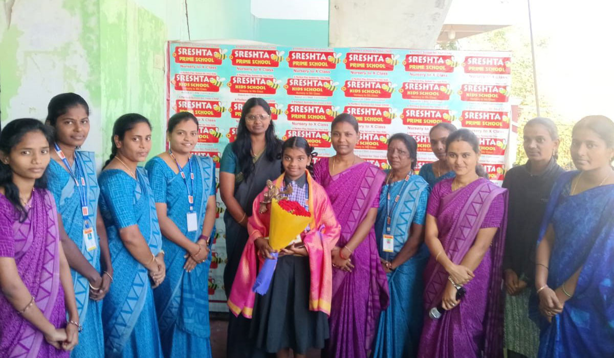 Manthani | మంథనిలో గిన్నీస్ బుక్‌లో చోటు సాధించిన శ్రేష్టకు సన్మానం