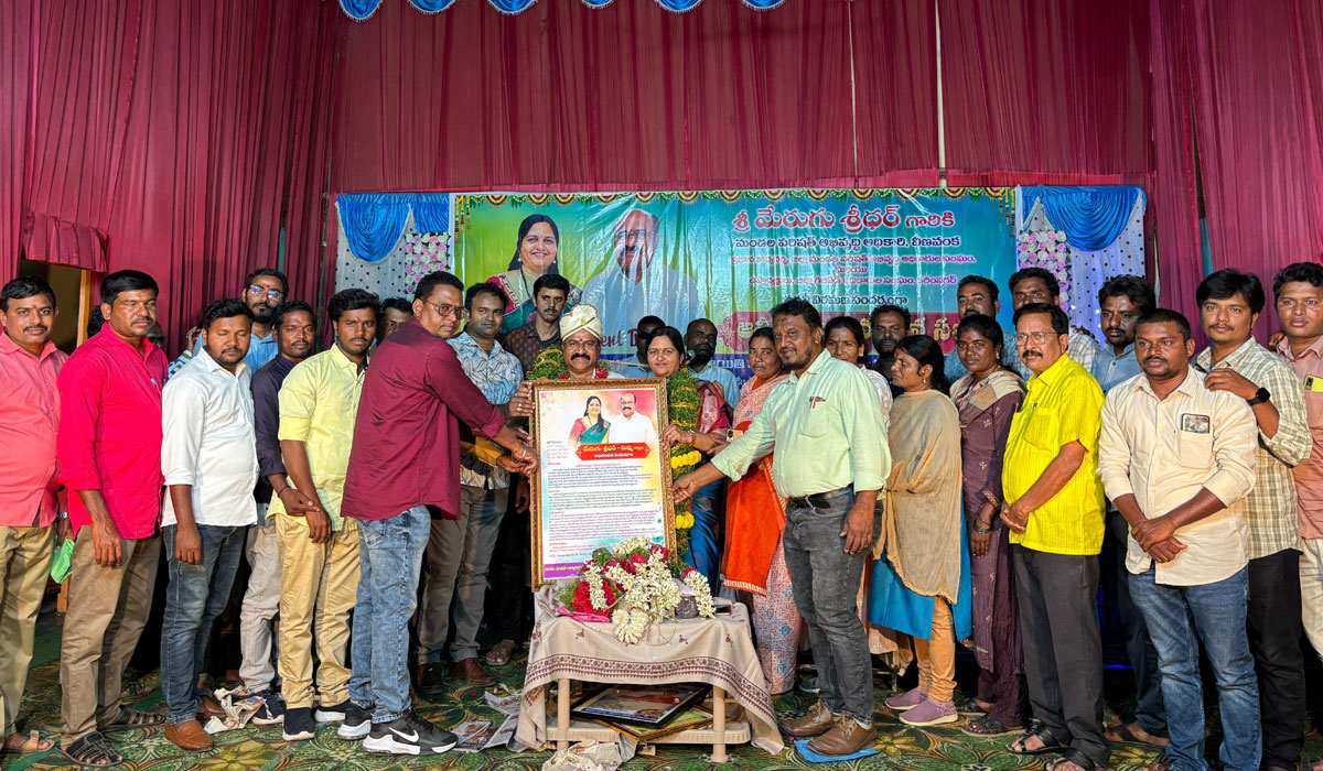 Veenavanka | వీణవంక ఎంపీడీవో శ్రీధర్‌కు ఘనంగా ఆత్మీయ వీడ్కోలు