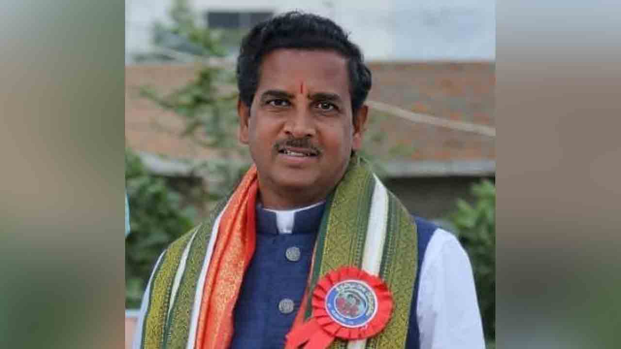 Chandur | వీరబ్రహ్మేంద్ర స్వామి ఆలయ అధ్యక్షుడిగా నెల్లూరి శ్రీనివాసులు