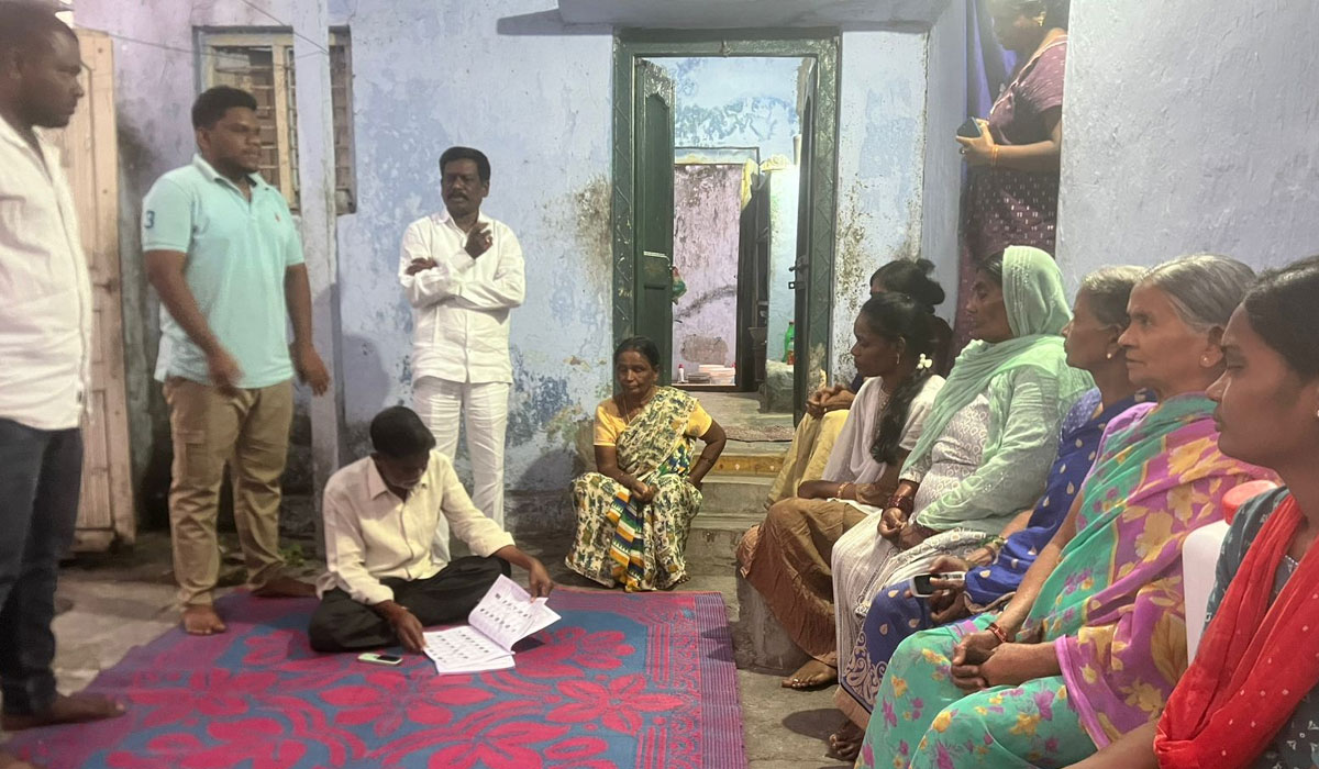 Godavarikhani | మిత్తితో సహా బాకీ తీర్చమని అడగండి.. 41వ డివిజన్లో బీఆర్ఎస్ అభ్యర్థి ప్రచారం