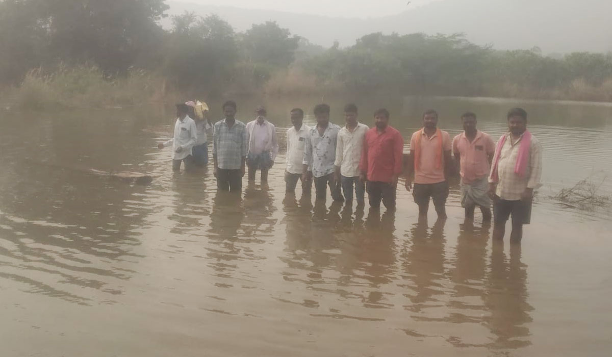SRSP Water | డీ-83 కాలువకు పరిమితికి మించి విడుదలైన ఎస్‌ఆర్‌ఎస్‌పీ నీరు.. సబ్బితం శివారులో జలమయమైన పంట పోలాలు
