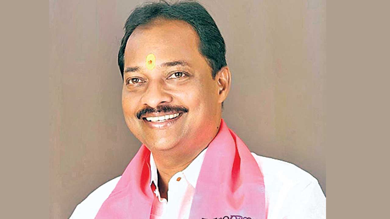 జర్నలిస్టుల అరెస్టు అక్రమం