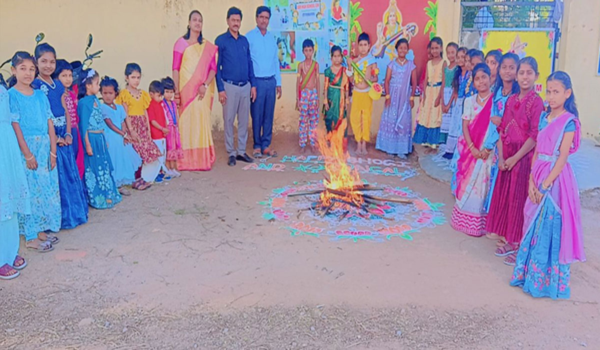 Early Sankranti celebrations | తిమ్మాపూర్‌లో ప్రైవేట్‌ పాఠశాలల్లో ముందస్తు సంక్రాంతి వేడుకలు