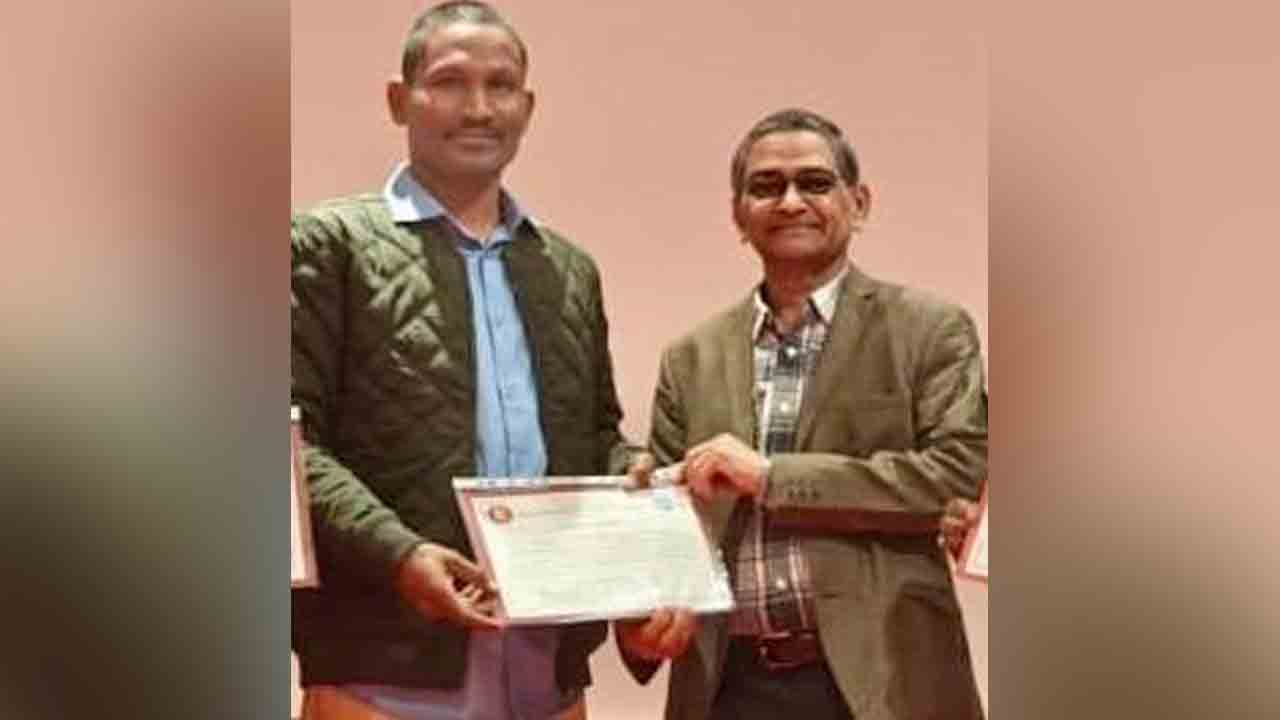 Venugumatla Teacher | జాతీయ సదస్సులో పాల్గొన్న వెనుగుమట్ల ఉపాధ్యాయుడు