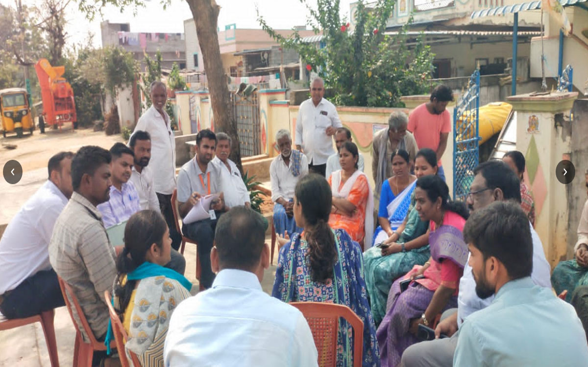 Tekulapalli : గ్రామాల‌ స్థితిగతులు, పథకాల అమలుపై ఐఈఎస్ అధికారుల ప‌రిశీల‌న‌