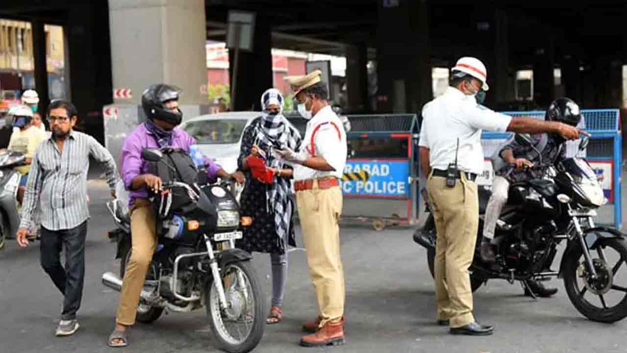 Traffic Challan | బ్యాంక్ అకౌంట్ నుంచి డైరెక్ట్‌గా ట్రాఫిక్ చలానా కట్.. సీఎం రేవంత్ రెడ్డి కీలక ఆదేశం