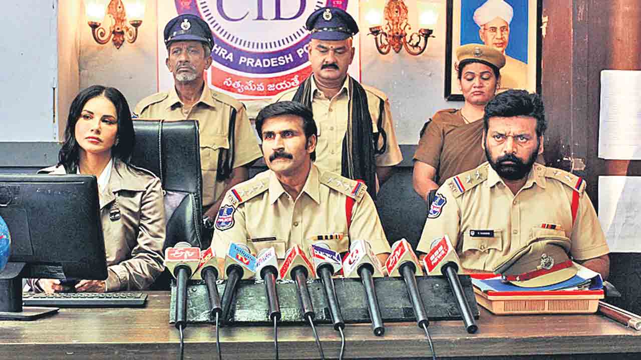 మంత్రముగ్థుల్ని చేసే కథనంతో..