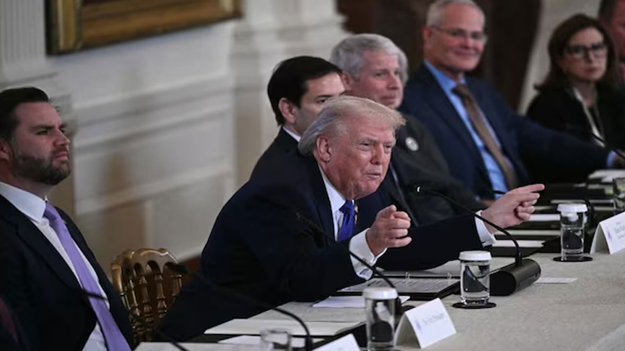 Donald Trump: ర‌ష్యా, చైనా కంటే ముందే.. ఏదో రీతిలో గ్రీన్‌ల్యాండ్‌ను స్వాధీనం చేసుకుంటాం: ట్రంప్‌