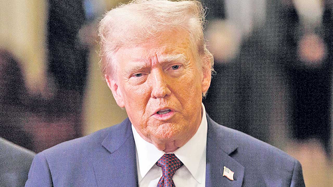 ఇరాన్‌తో వాణిజ్యం చేసే దేశాలపై 25% టారిఫ్‌