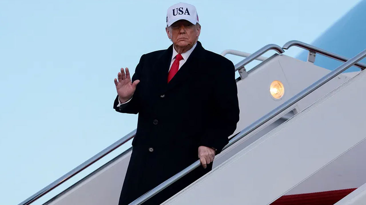 Donald Trump: ఎయిర్‌ఫోర్స్ వ‌న్ విమానంలో సాంకేతిక లోపం..  మ‌రో విమానంలో దావ‌స్‌కు డోనాల్డ్ ట్రంప్