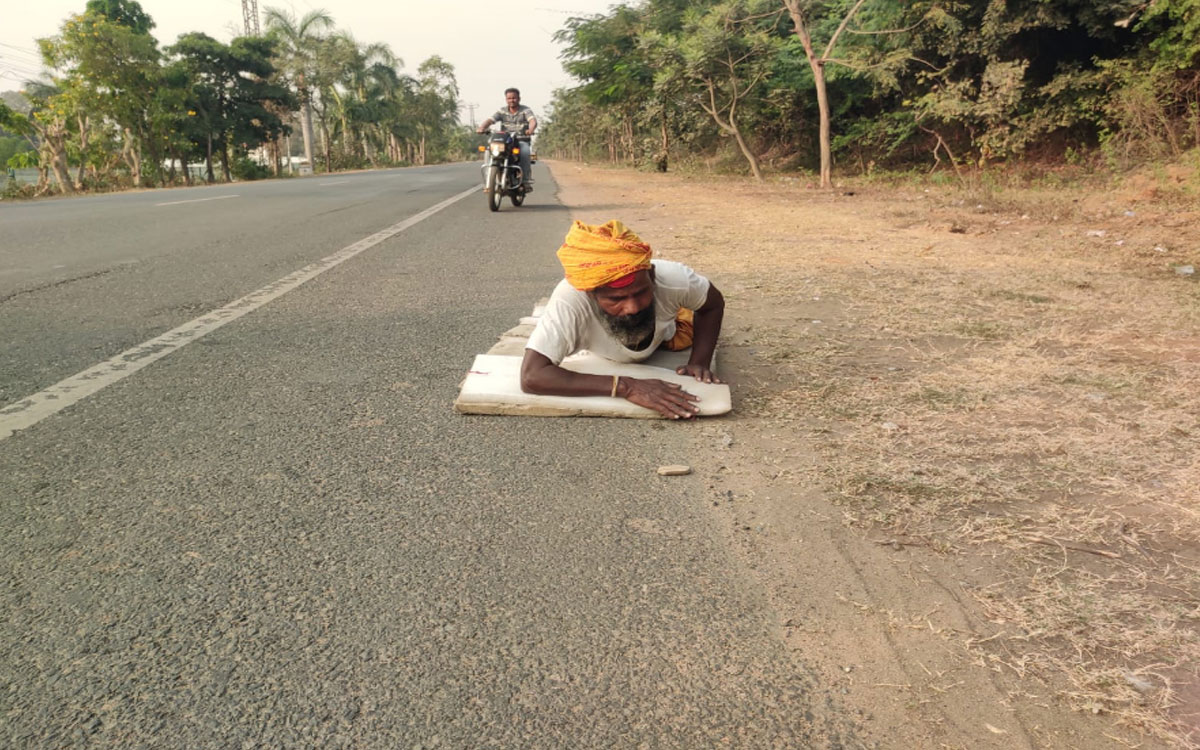 Rudrampur : గంగోత్రి నుండి రామేశ్వరం వరకు పాకుతూ ప్రయాణం