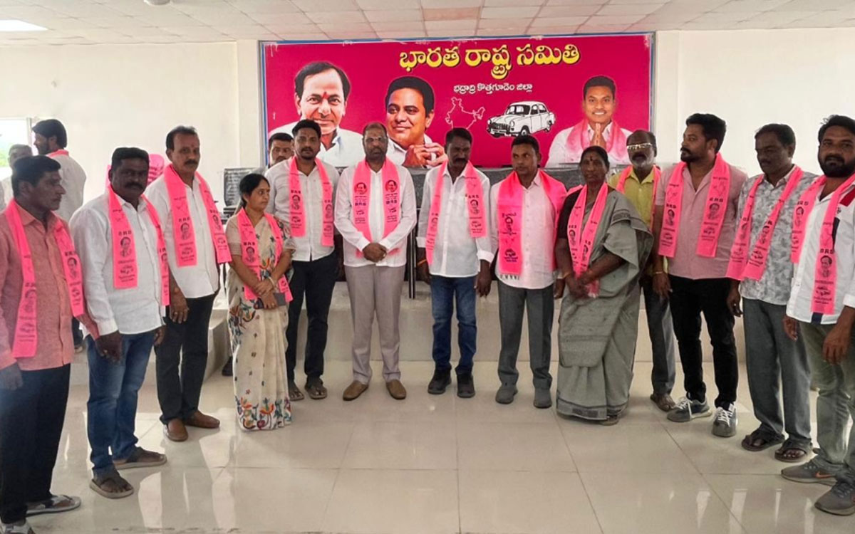 Bhadradri Kothagudem : బీజేపీ నుండి 300 మంది బీఆర్ఎస్‌లోకి