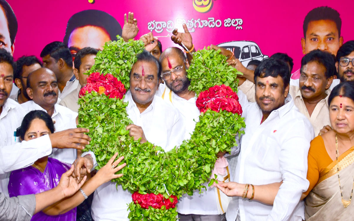 Bhadradri Kothagudem : కొత్తగూడెంలో ఎంపీ వద్దిరాజు పుట్టినరోజు వేడుకలు