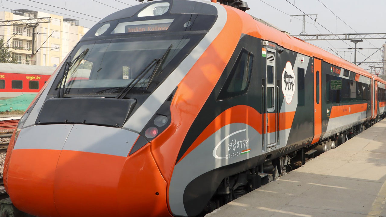 Vande Bharat Sleeper Train: వందేభార‌త్ స్లీప‌ర్ రైలు ఇదే.. వీడియో