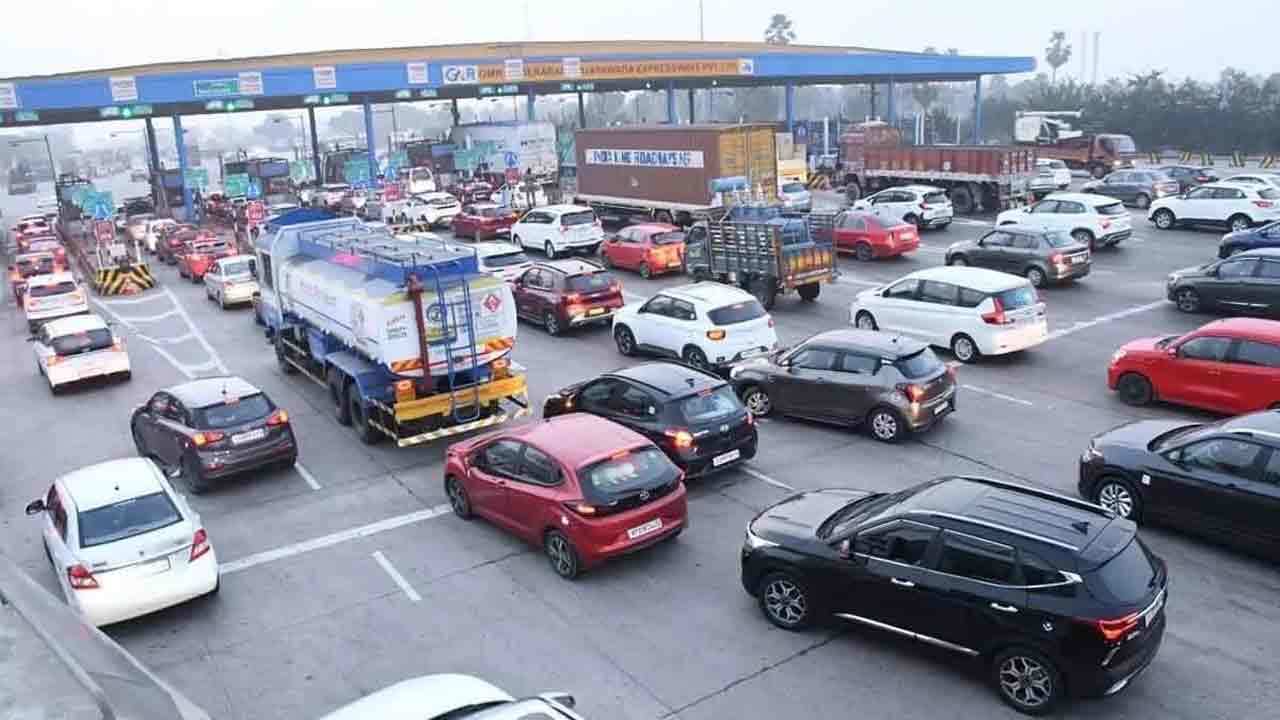 Hyderabad | సంక్రాంతికి సొంతూళ్లకు.. హైదరాబాద్- విజయవాడ హైవేపై భారీగా ట్రాఫిక్ జామ్