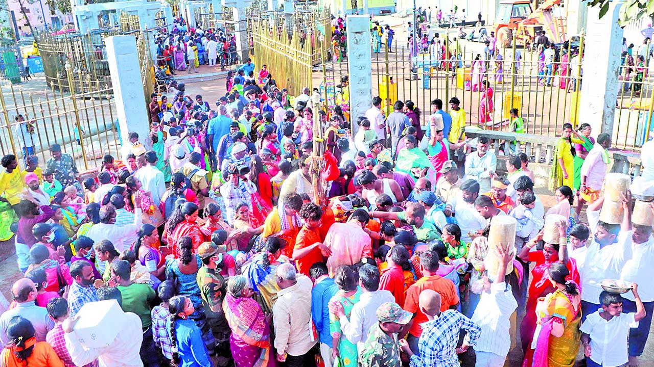 వనమంతా ముందస్తు జనం