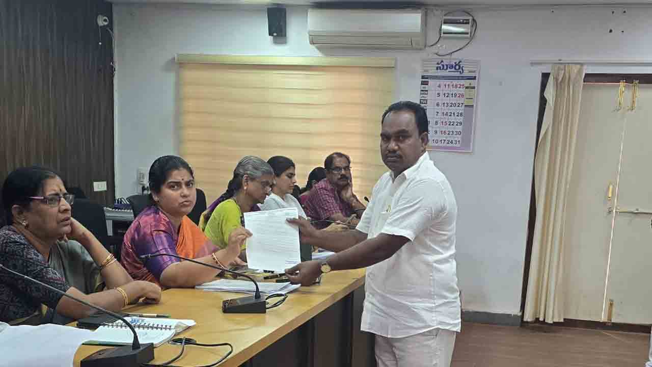 Khila Warangal | శివనగర్‌లో ప్రైమరీ స్కూల్, నూతన హాస్టల్ నిర్మాణం చేపట్టాలని కలెక్టర్‌కు వినతి