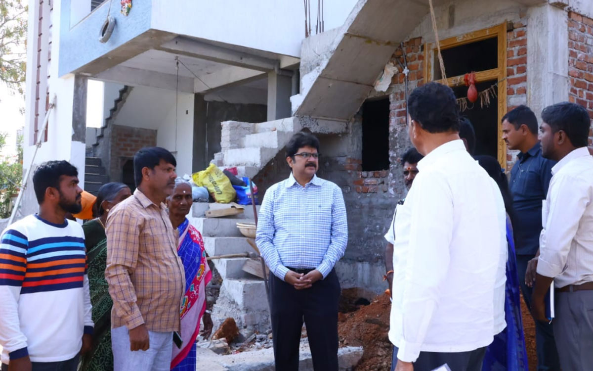 Bibinagar : ప్ర‌జా సేవ‌ల‌పై ప్ర‌త్యేక దృష్టి సారించాలి : క‌లెక్ట‌ర్ హ‌నుమంత‌రావు