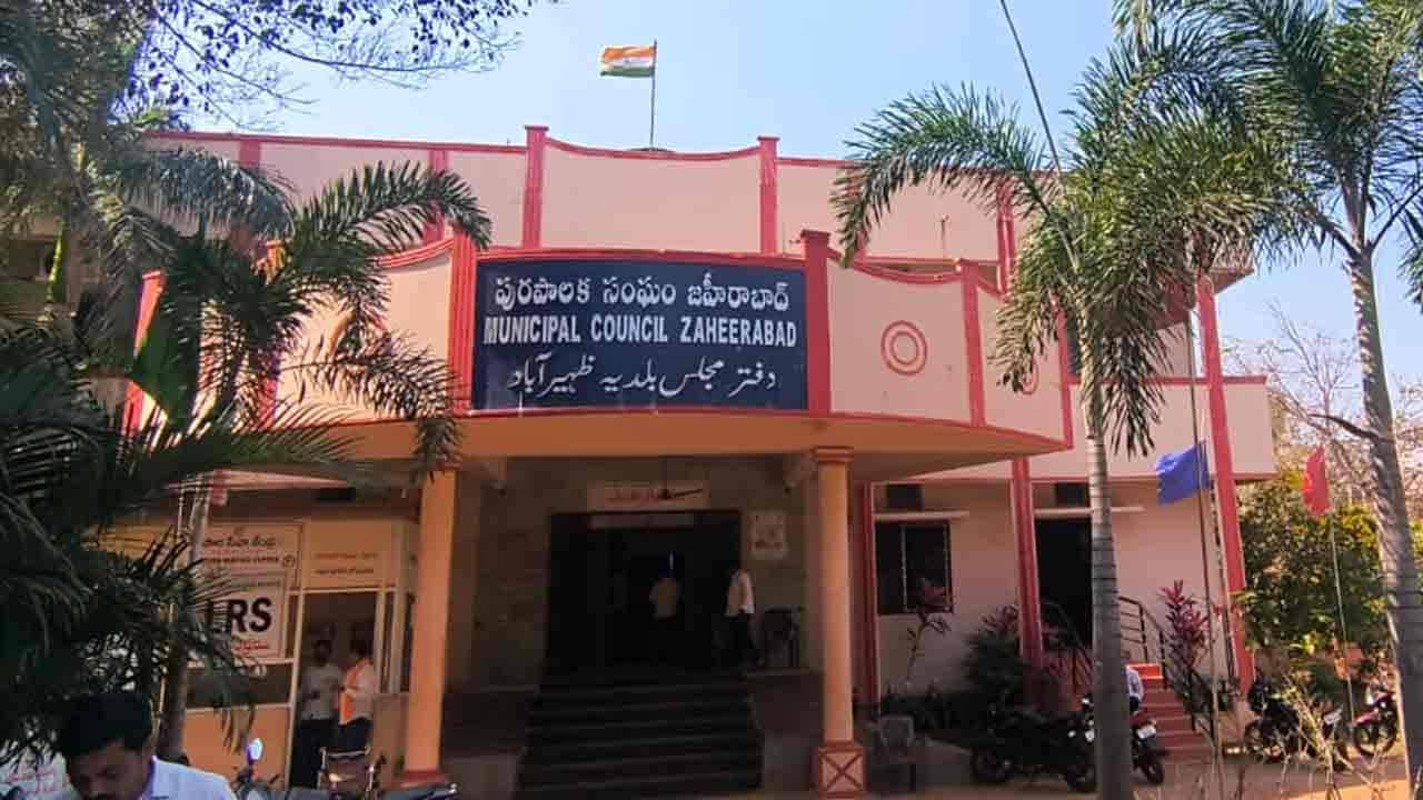 Municipal Elections | మున్సిపల్ పోరులో టికెట్ల కోసం ఆశావహుల పైరవీలు.. ముఖ్యులకు దగ్గరగా ఉన్నవారితో మంతనాలు