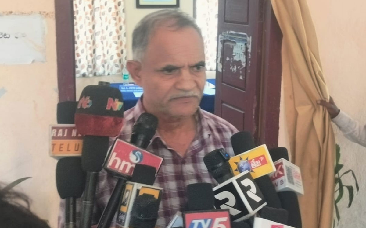 Shaligowraram : శాలిగౌరారం ఎంపీఓ ఆఫీస్‌లో జ‌డ్పీ సీఈఓ శ్రీ‌నివాస్‌రావు విచార‌ణ‌