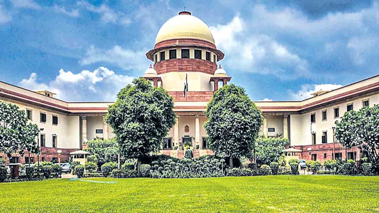 మా రాజ్యాంగాన్ని పాటించలేకపోతే దేశం నుంచి వెళ్లిపోండి