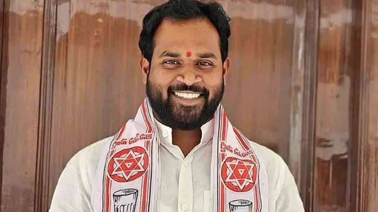 కూటమి ఎమ్మెల్యే శ్రీధర్‌పై కేసు