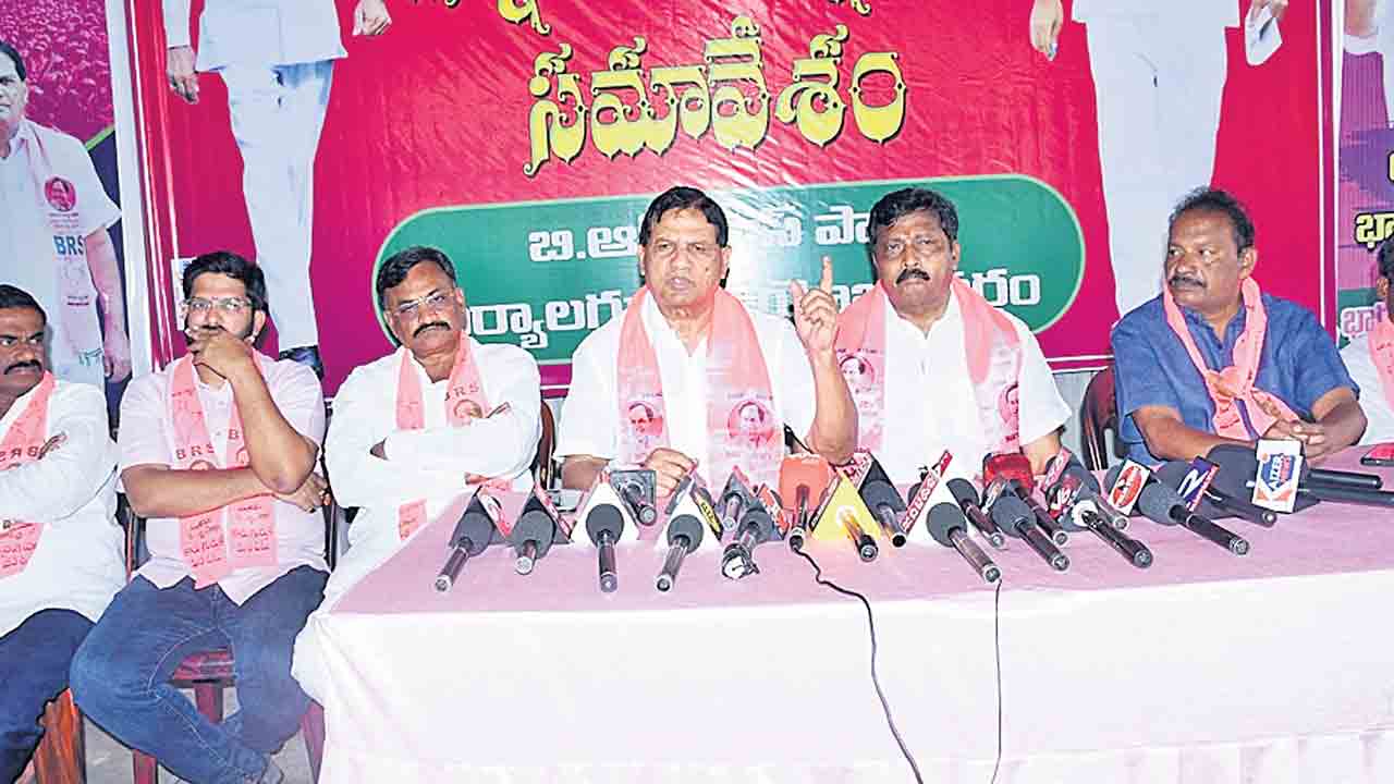 బజారురౌడీలా మాట్లాడుతున్న రేవంత్‌.. బీఆర్‌ఎస్‌ అధినేత కేసీఆర్‌ తెలంగాణ జాతిపితనే..!