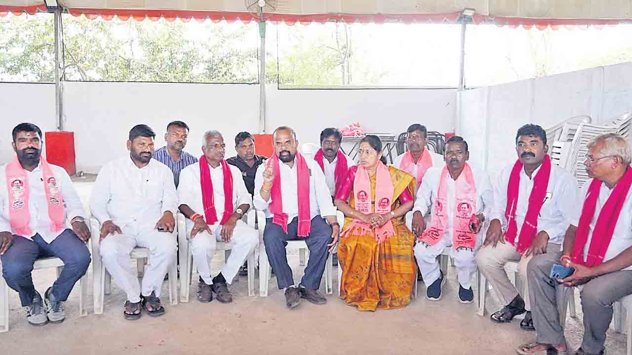 కారు గుర్తుకు ఓటెయ్యాలి.. ప్రభుత్వ మాజీ విప్‌ గొంగిడి సునీతా మహేందర్‌రెడ్డి