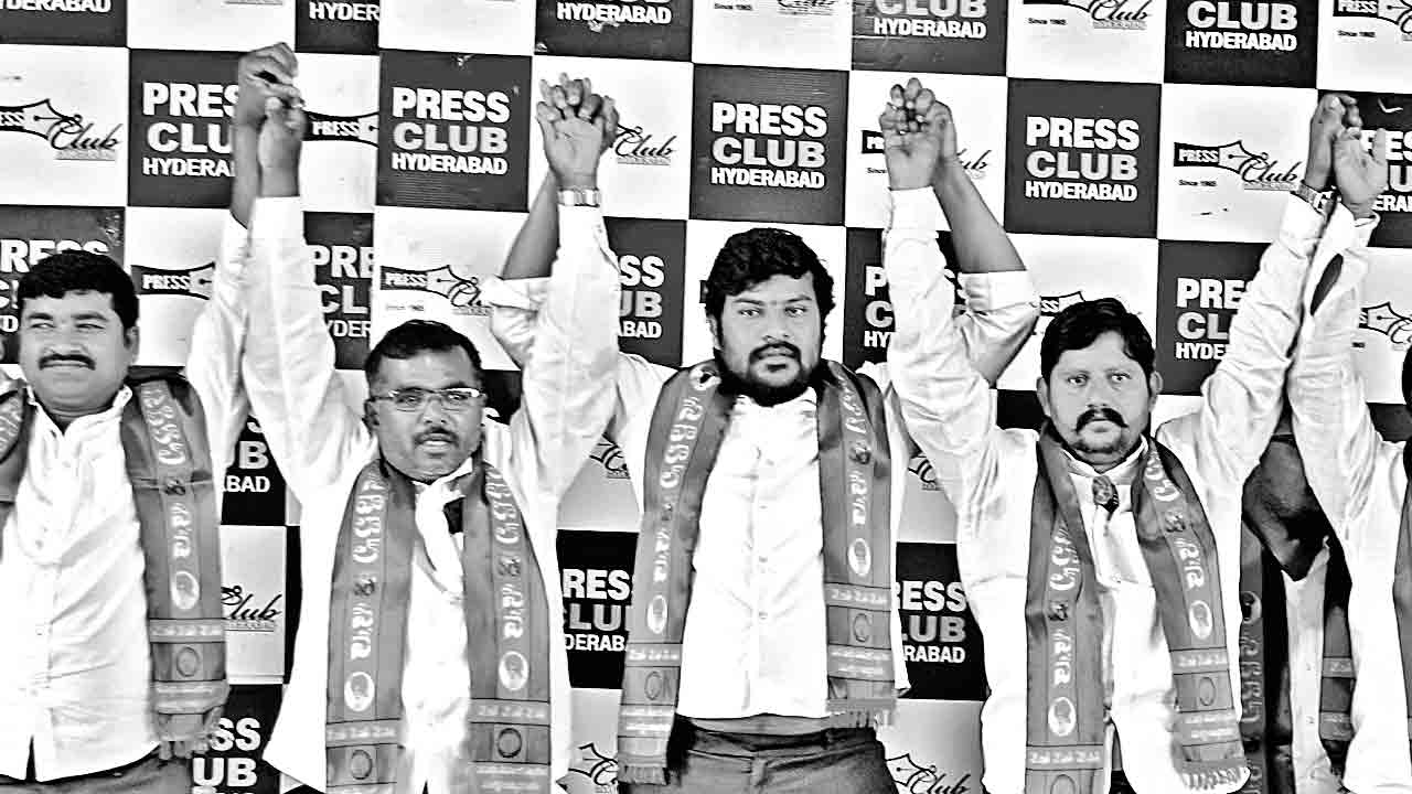 లంబాడీలపై కక్ష సాధింపు హేయం