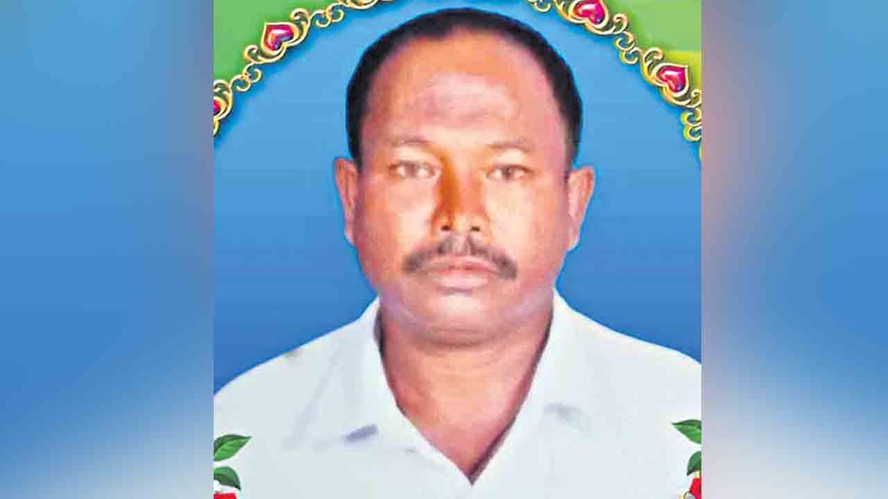 పొలం పనులు చేస్తూ కుప్పకూలి.. గుండెపోటుతో రైతు మృతి.. కరీంనగర్‌ జిల్లా కరీంపేట్‌లో విషాదం