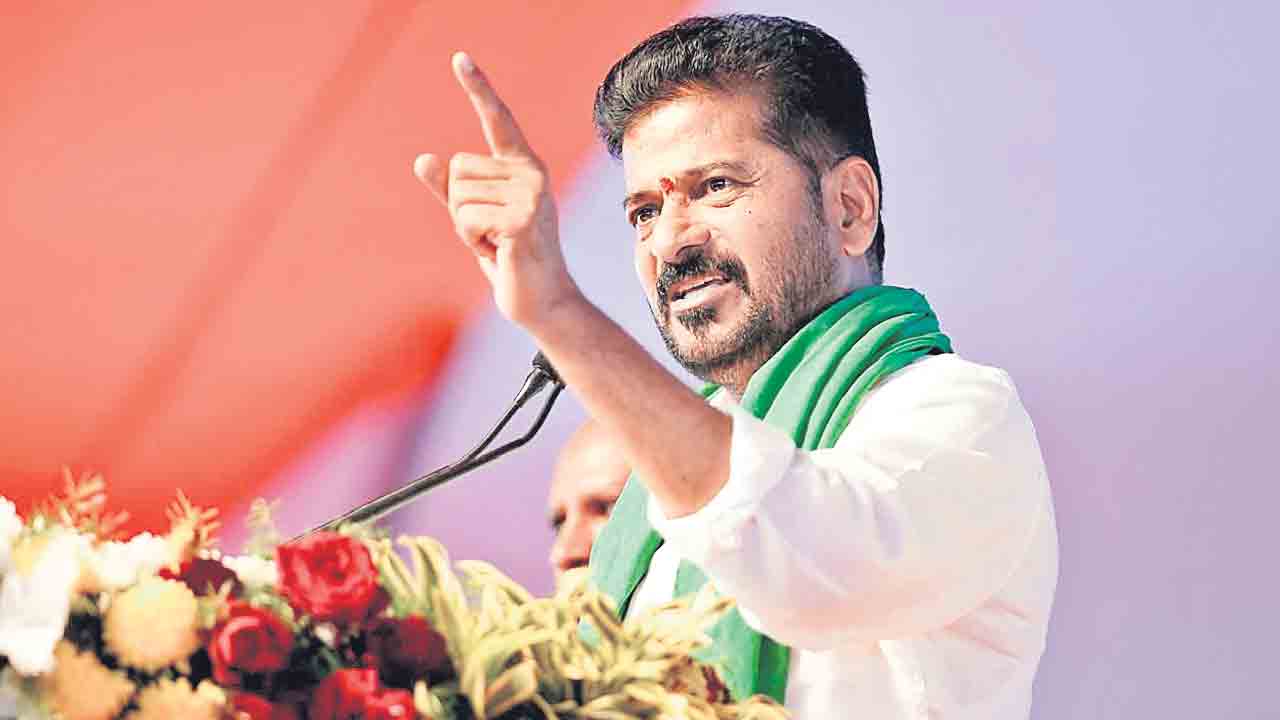 కవి దాశరథిది ఇందూరట.. జైలు జీవితం గడిపితే అక్కడే పుట్టినట్టు వక్రీకరణ