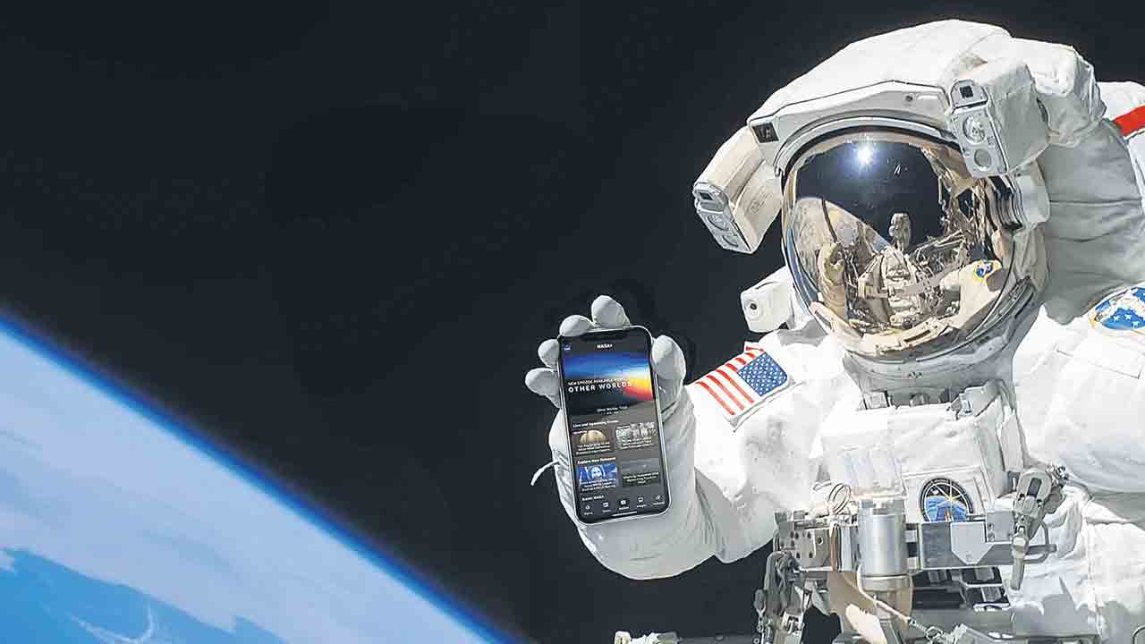 అంతరిక్షంలోకి స్మార్ట్‌ఫోన్‌!