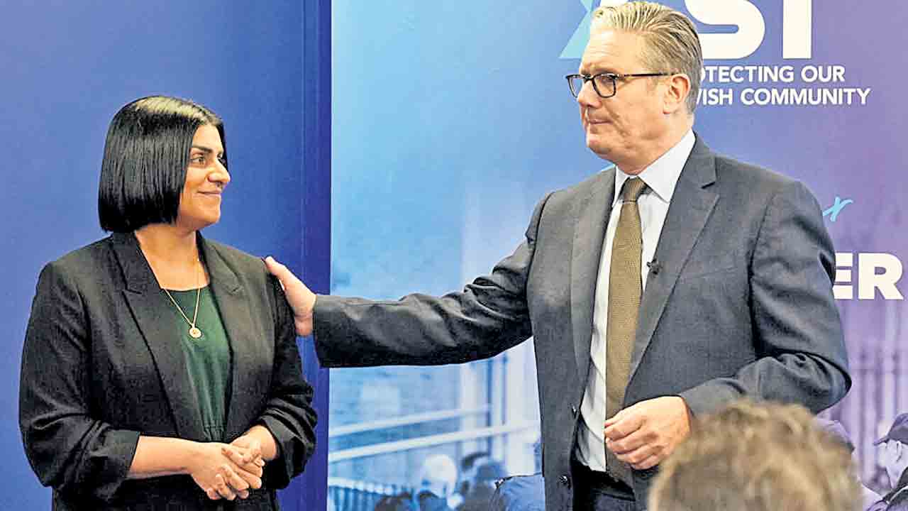 స్టార్మర్‌ పదవికి ‘ఎప్‌స్టీన్‌’ గండం.. ఎప్‌స్టీన్‌ ఫైల్స్‌తో బ్రిటన్‌ ప్రధాని పదవిని కోల్పోయే ప్రమాదం