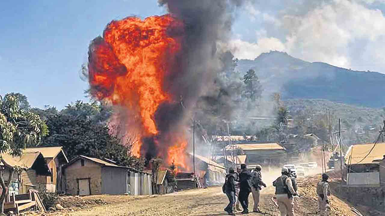 అట్టుడుకుతున్న మణిపూర్‌… రెండు వర్గాల మధ్య ఘర్షణ