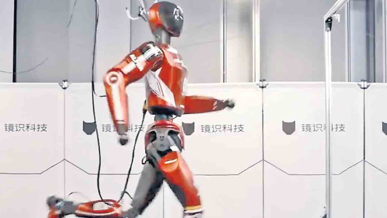 మనిషి కన్నా వేగంగా పరుగెత్తే రోబో!