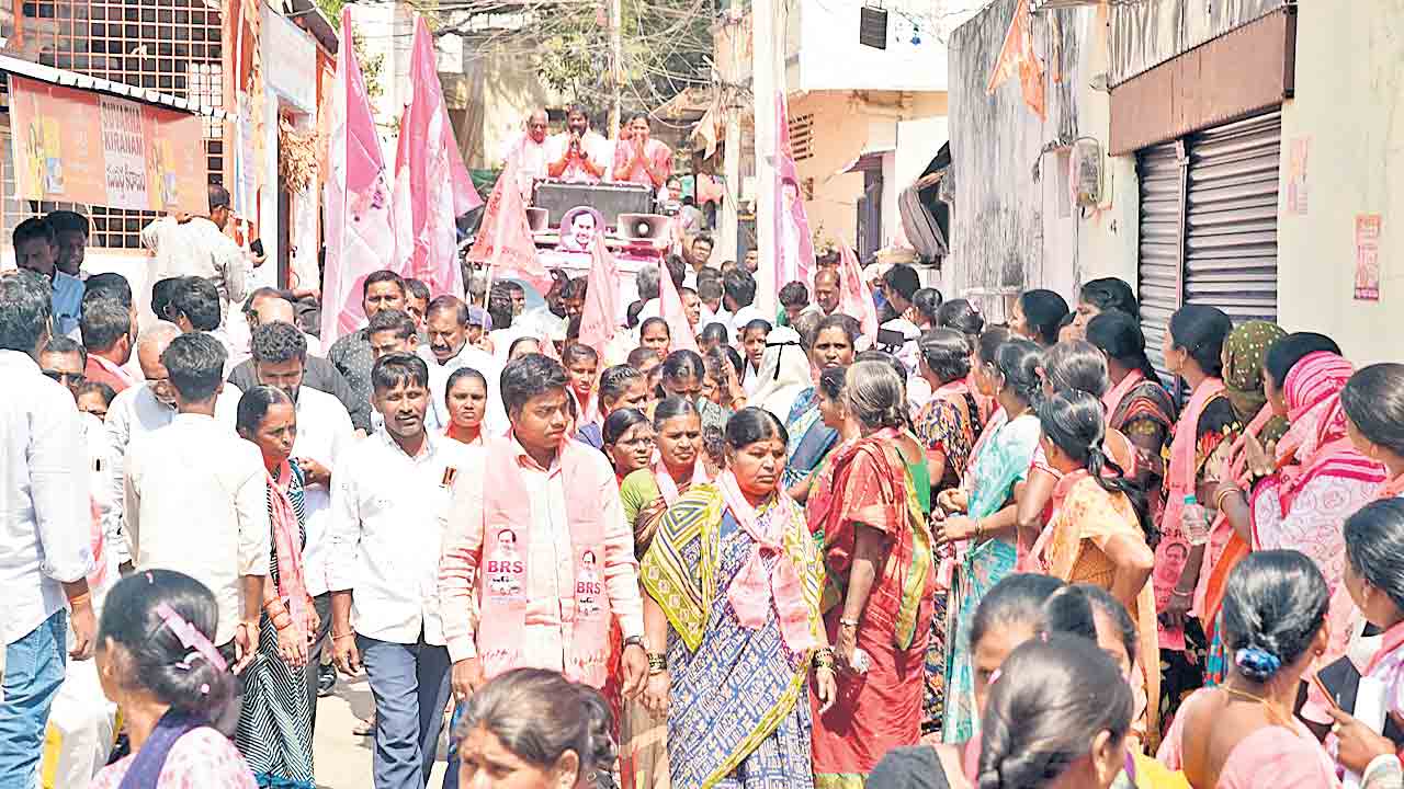 ఉద్యోగులను మోసగించిన కాంగ్రెస్‌ : శ్రీనివాస్‌గౌడ్‌