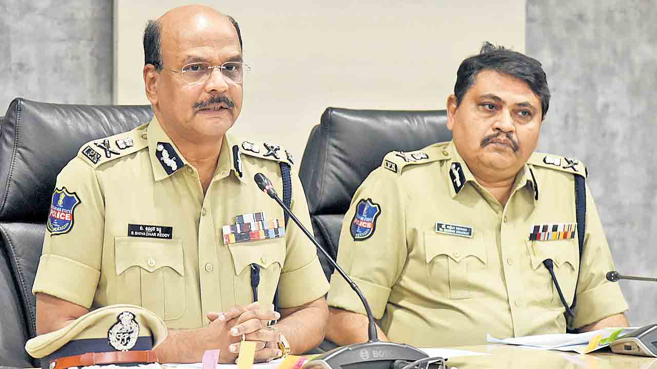 సర్వర్లనే రిట్రీవ్‌ చేస్తున్నాం.. బ్యాకప్‌ కోసం సెంట్రల్‌ ఎఫ్‌ఎస్‌ఎల్‌ నుంచి నిపుణులను పిలిపించాం