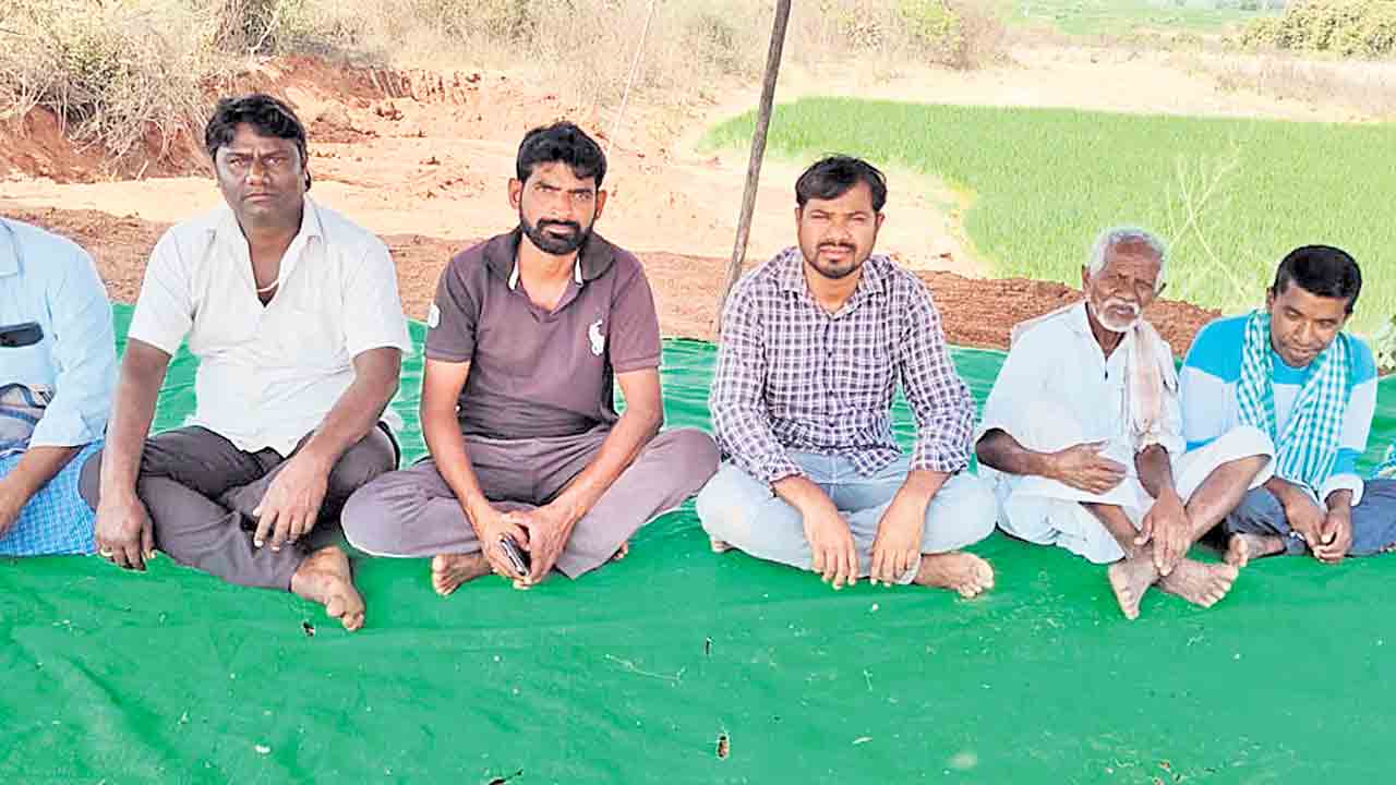 ఎస్‌-6 కెనాల్‌ పూర్తిచేయాల్సిందే.. పెద్దలింగాపూర్‌లో రైతుల రిలేదీక్ష