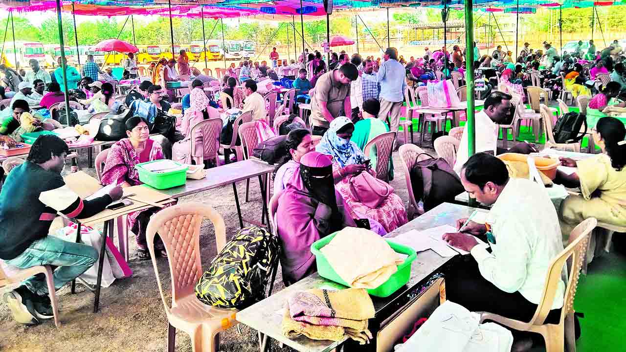 నేడే పురపోరు.. ఉమ్మడి జిల్లాలోని 12 మున్సిపాలిటీలకు ఎన్నికలు