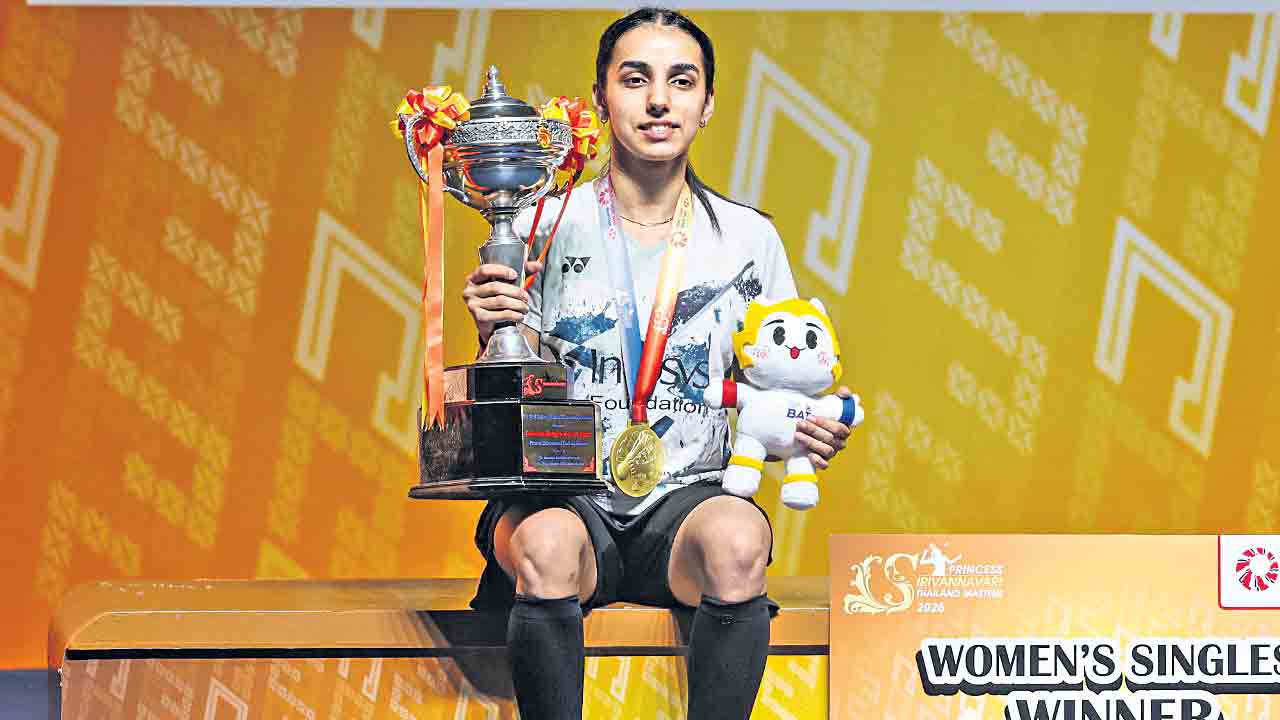 దేవికకు టైటిల్‌.. థాయ్‌లాండ్‌ మాస్టర్స్‌ కైవసం