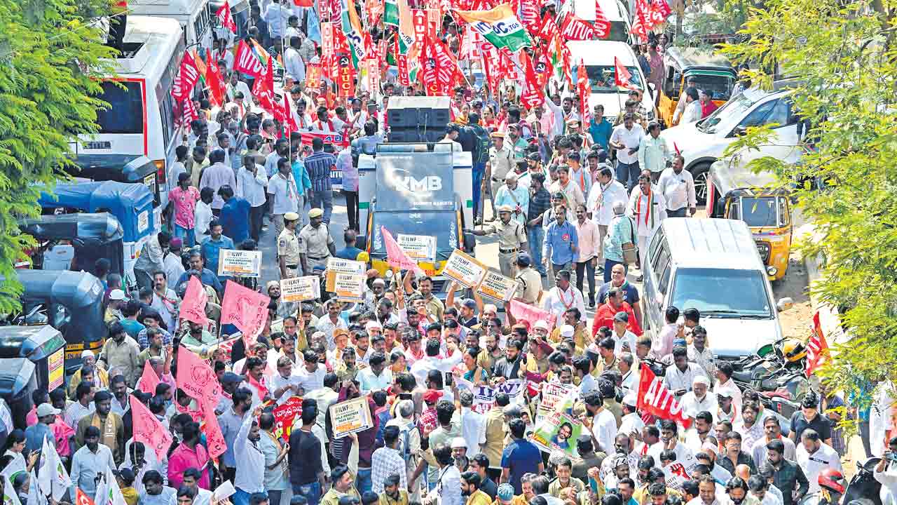 భారత్‌ బంద్‌ సక్సెస్‌.. వివిధ రాష్ర్టాల్లో బ్యాంకింగ్‌, రవాణా సేవలకు అంతరాయం