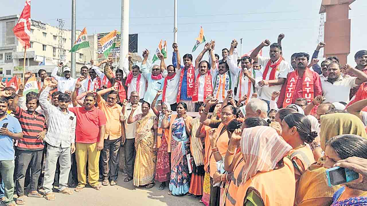 ఐక్య పోరాటాలకు సిద్ధం కావాలి