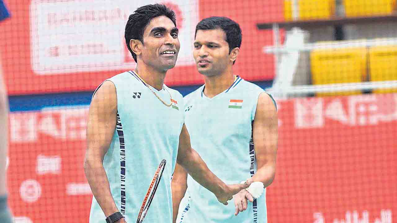 పారా షట్లర్ల పతక మోత