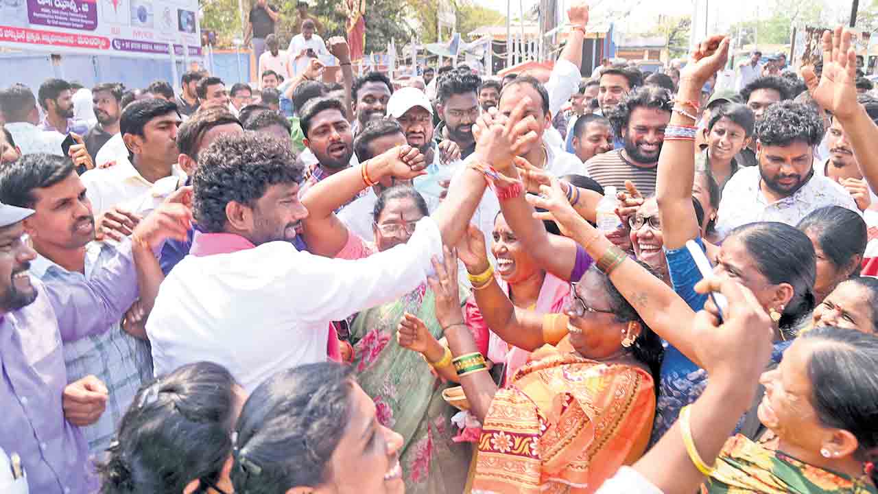 ఉమ్మడి ఆదిలాబాద్‌ జిల్లాలో కారుదే జోరు.. క్యాతన్‌పల్లి మున్సిపాలిటీ కారు కైవసం