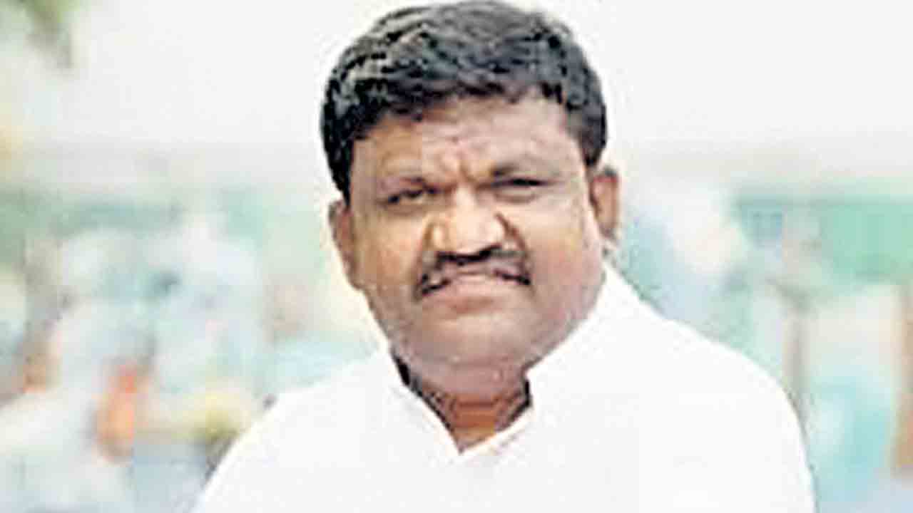 ప్రజాస్వామ్యాన్ని కాపాడిన ఓటర్లు : దేశపతి